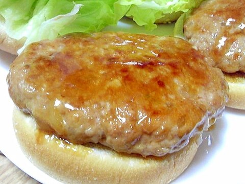 厚めのハンバーグで照り焼きバーガー